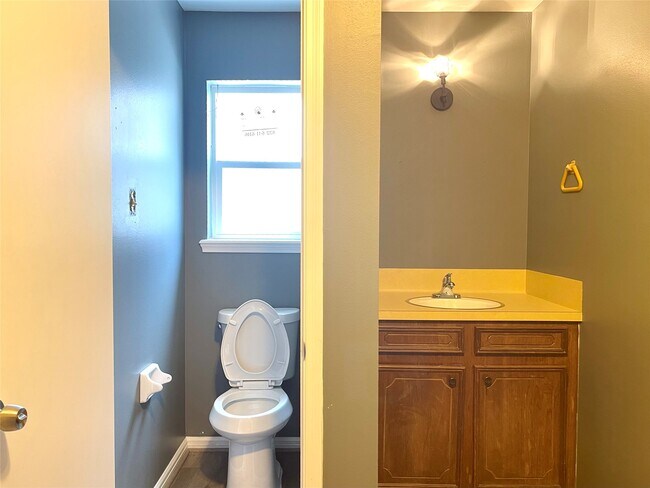 Building Photo - 9626 Hearthwood Dr