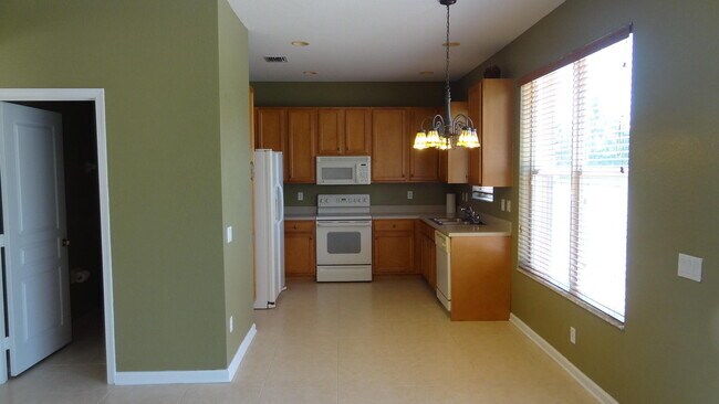 Building Photo - 5404 Sunseeker Blvd