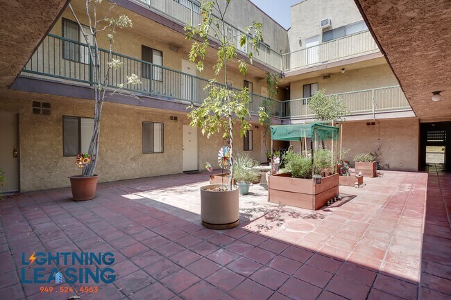 Building Photo - 6827 Whitsett Ave