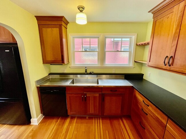Building Photo - Well Maintained- 3 bed 2 bath Home - Piedm...