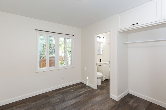 Building Photo - 1 bed, 1 bath - South Mission Hills neighborhood