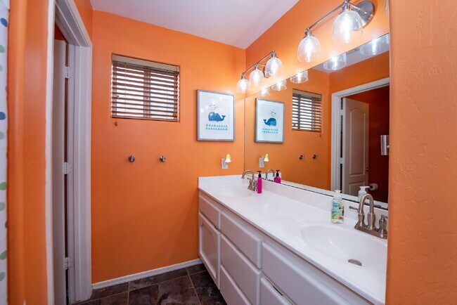 Building Photo - Spacious 3-Bedroom Oasis with Pool in Yuma...