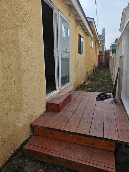 Fenced Side Yard - 2108 Marshallfield Ln