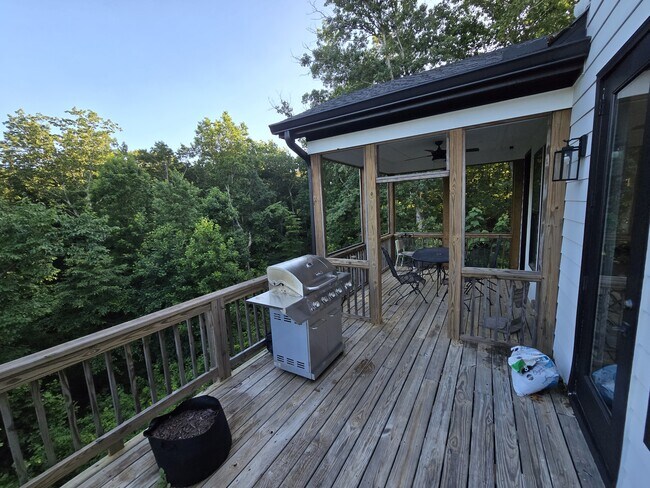 Building Photo - 200 Towne Overlook Dr