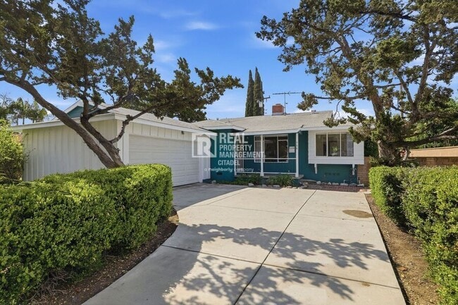 Building Photo - 726 primrose-