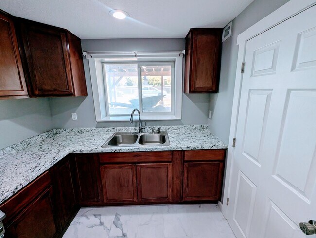 Building Photo - GORGEOUS Home!!!