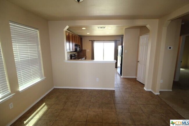 Building Photo - 304 W Gemini Ln