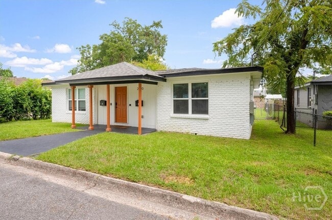 Building Photo - 2120 Krenson St