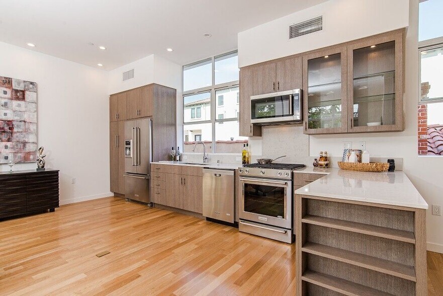 Building Photo - 5935 W Parkcrest Pl