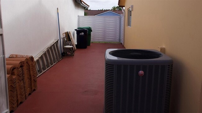 Building Photo - 1530 SW 138th Ave