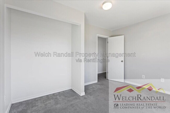 Building Photo - 430 S Lincolnshire Way