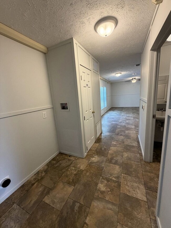 Building Photo - 2-Bed Mobile Home | Water, Trash & Lawn Care Included!