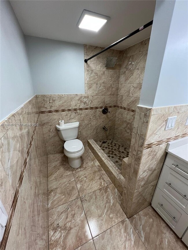 Building Photo - 1075 W 68th St