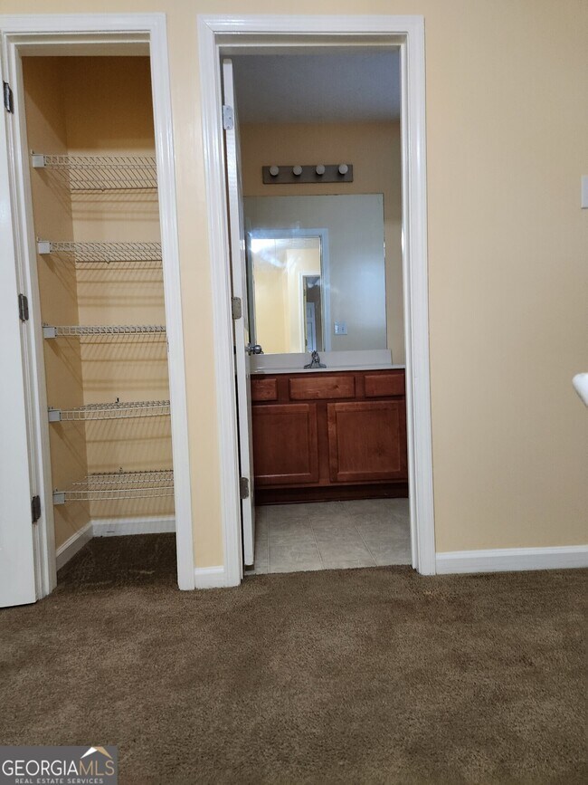 Building Photo - 2135 Pineview Trail