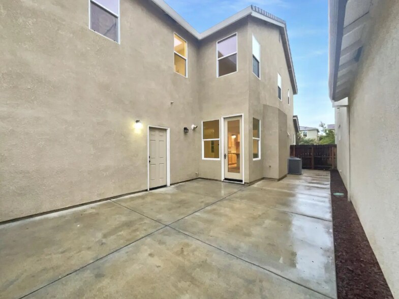 Building Photo - 1817 Terracina Dr