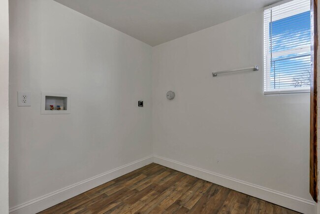 Building Photo - 280 1/2-85-82 S Wheatland Ave