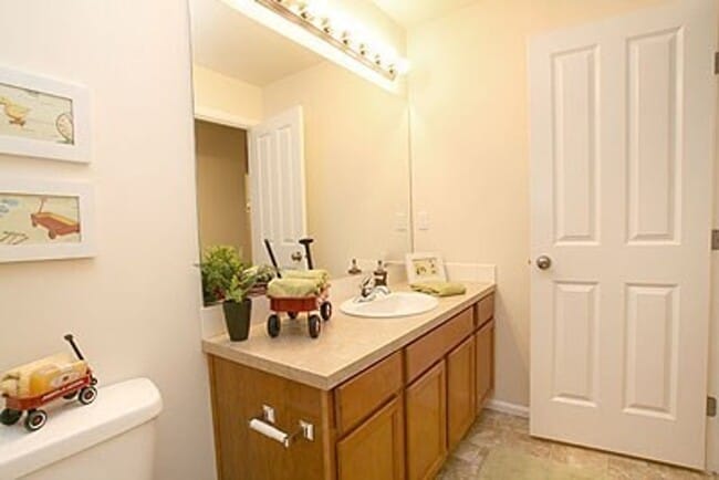 Building Photo - 4 Bedroom + Office in NE Lacey - Fully Fenced Yard and Minutes from freeway and JBLM - Available ...
