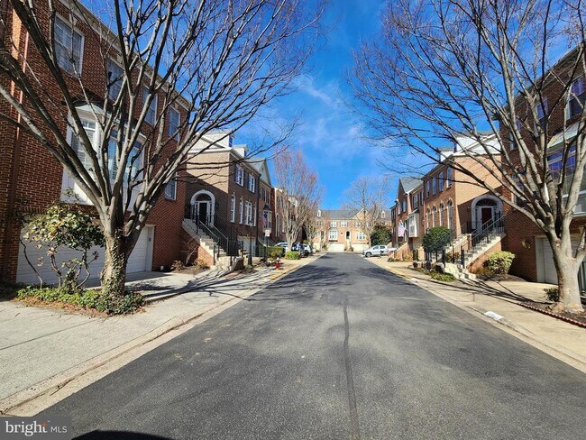 Building Photo - 10540 James Wren Way