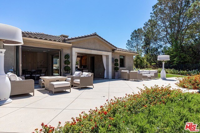 Building Photo - 1209 Via Aracena