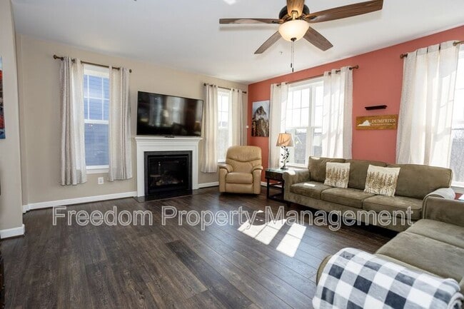 Building Photo - 2425 Morgans Point Dr