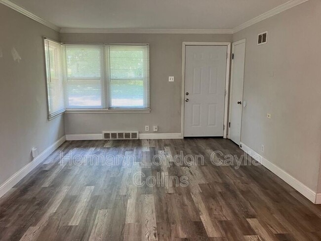 Building Photo - 10072 Ashbrook Dr