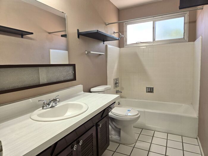 Building Photo - 4330 W Royal Palm Rd