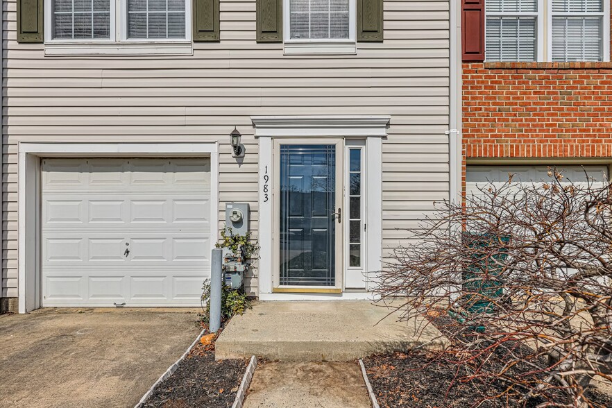 One car garage and storm door - 1983 Esther Ct