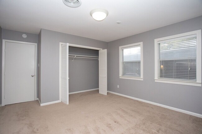 Building Photo - 2416 S 5th St