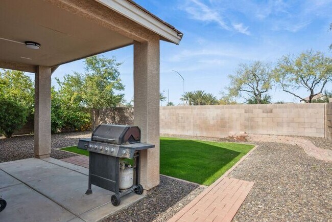 Building Photo - 10614 E Olla Ave