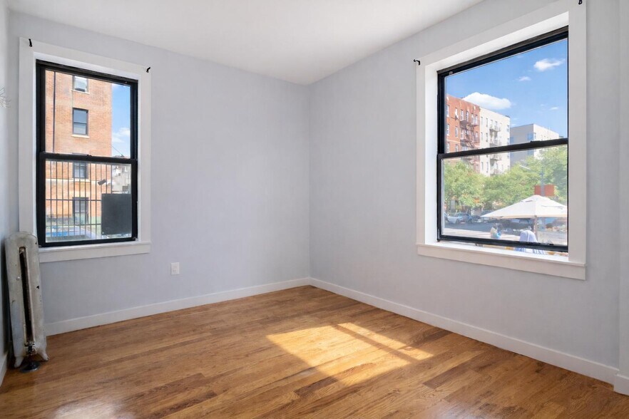 Building Photo - 518 W 204th St