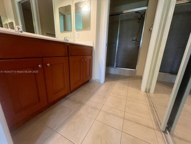 Building Photo - 3500 Oaks Clubhouse Dr