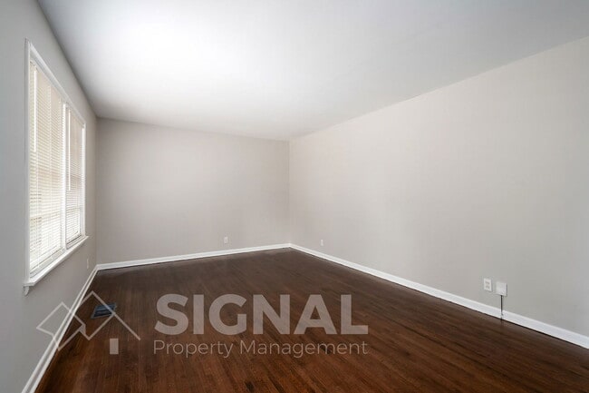 Building Photo - 2245 3rd St NE