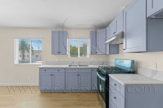 Building Photo - 108 S Lindsay St