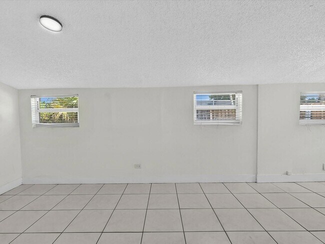 Building Photo - 6661 Meade St