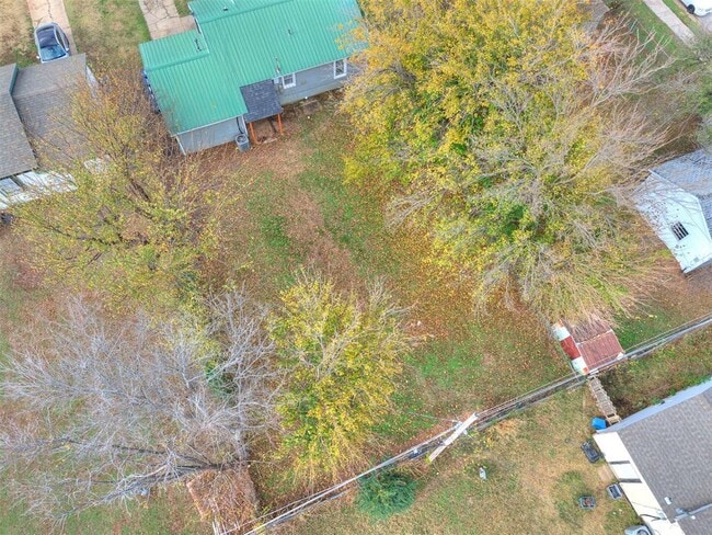 Building Photo - 1338 South Dr