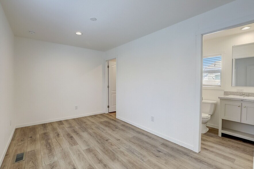 Building Photo - 2627 S Lamb Blvd
