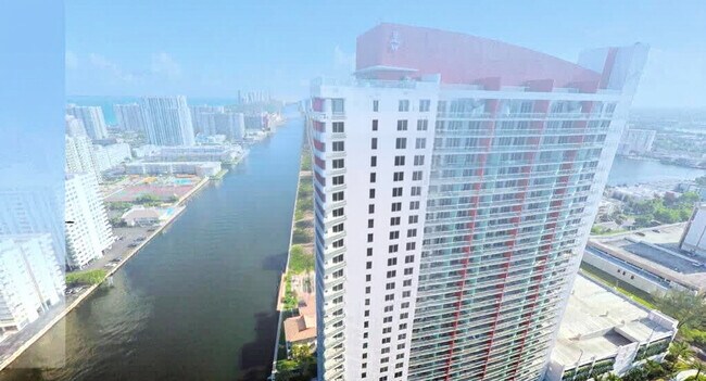 Building Photo - 2602 E Hallandale Beach Blvd