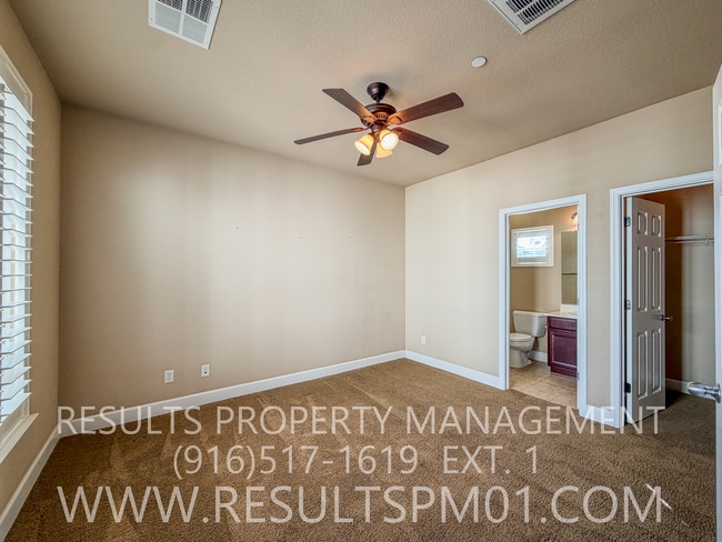 Building Photo - Elegance and spacious Mini Mansion