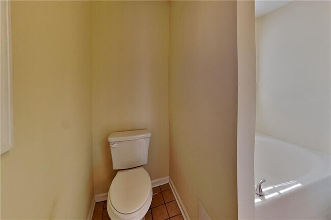 Building Photo - 208 Shenandoah Ct