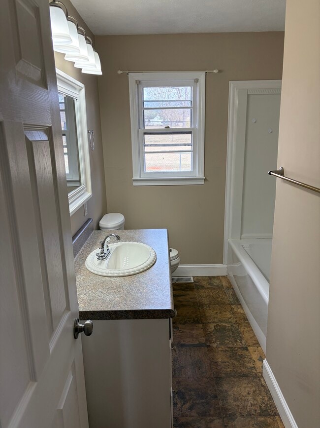 Building Photo - 1842 Orchard Dr