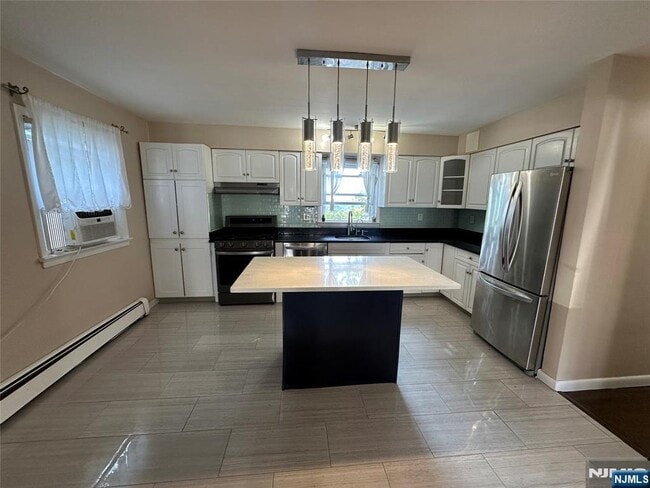 Building Photo - 777 Oakwood Ln