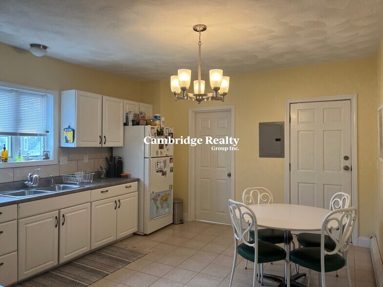 Building Photo - 6 Skehan St