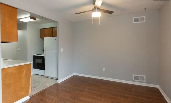 Building Photo - 22081 River Oaks Dr