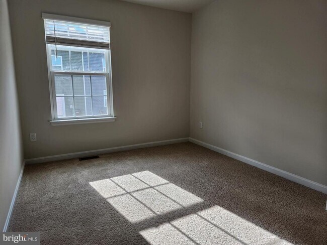 Building Photo - 212 Caterpillar Dr