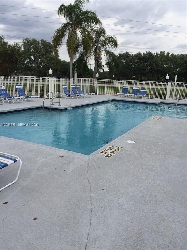 Building Photo - 12870 Vista Isles Dr