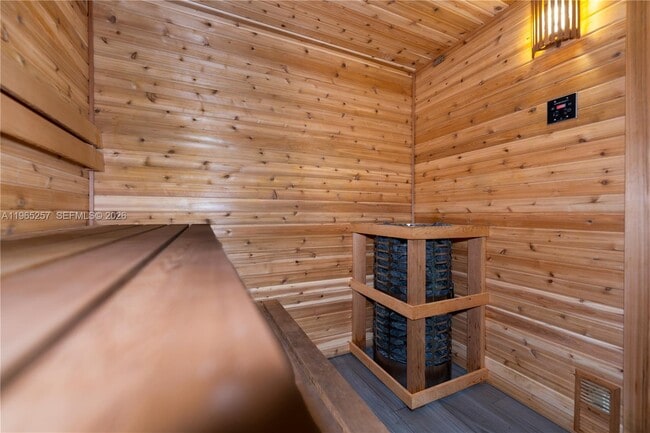 Building Photo - 17011 N Bay Rd