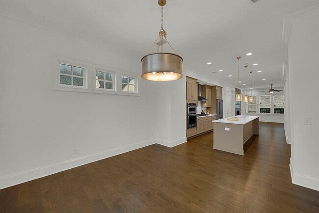 Building Photo - 6807 Encore Blvd