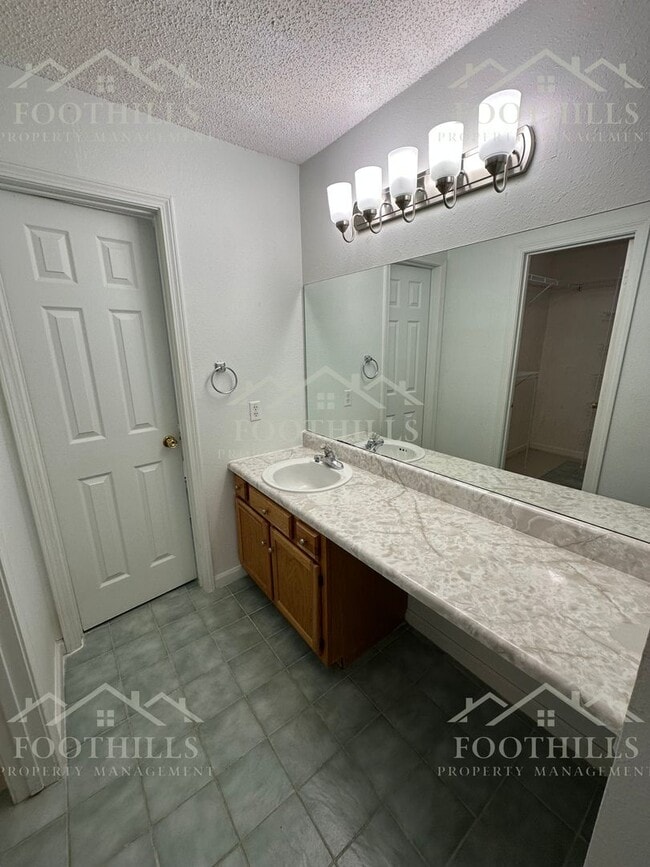 Building Photo - 3 Bedroom, 2 Bath Home near to Hwy 187 South