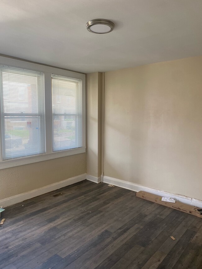 Building Photo - 3117 Chesterfield Ave