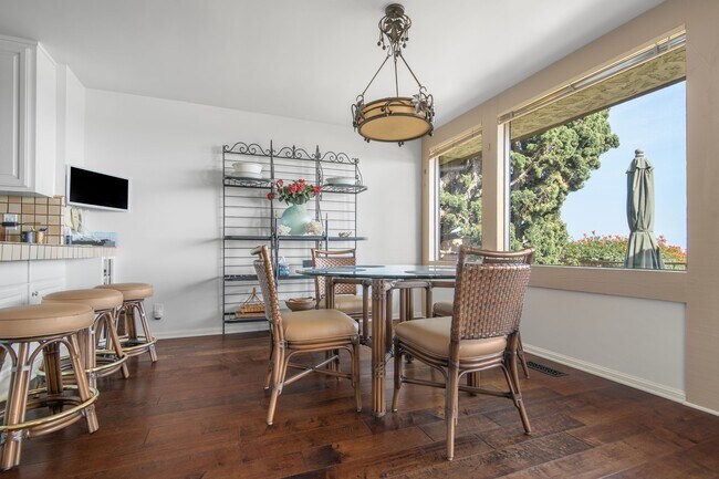 Building Photo - 29008 Cliffside Dr